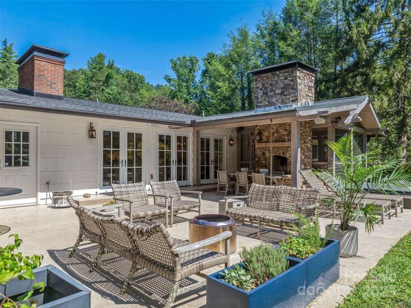 13 Robinhood Road, Asheville, NC 28804.  MLS# CAR4282733, YatesRealty ID 27332. 