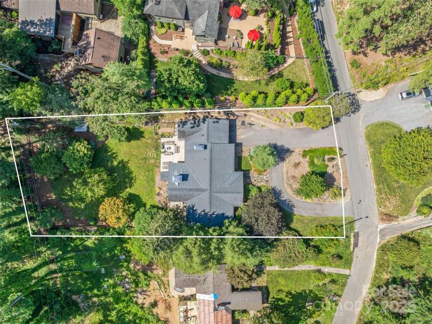 13 Robinhood Road, Asheville, NC 28804.  MLS# CAR4282733, YatesRealty ID 27332. 