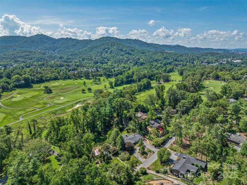 13 Robinhood Road, Asheville, NC 28804.  MLS# CAR4282733, YatesRealty ID 27332. 