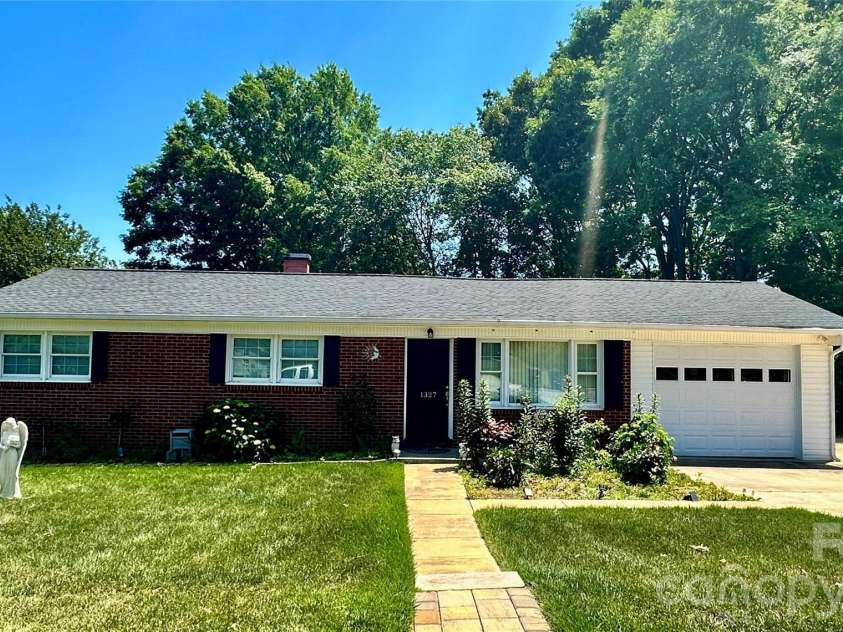 1327 Reid Street, Statesville, NC 28677.  MLS# CAR4368807, YatesRealty ID 27332. 
