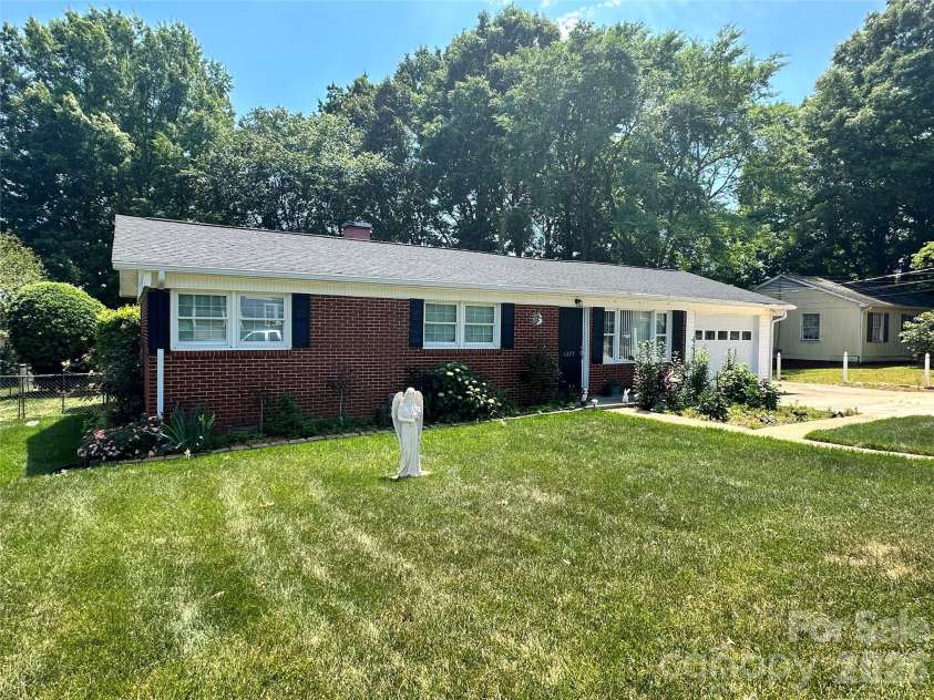 1327 Reid Street, Statesville, NC 28677.  MLS# CAR4368807, YatesRealty ID 27332. 