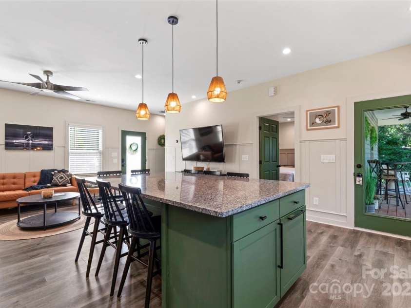 136 Huntington Lane, Mooresville, NC 28117.  MLS# CAR4277230, YatesRealty ID 27333. 