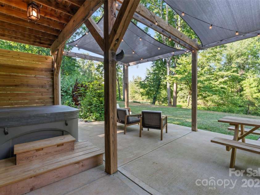 136 Huntington Lane, Mooresville, NC 28117.  MLS# CAR4277230, YatesRealty ID 27333. 