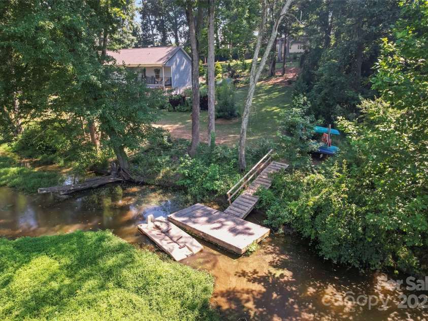 136 Huntington Lane, Mooresville, NC 28117.  MLS# CAR4277230, YatesRealty ID 27333. 