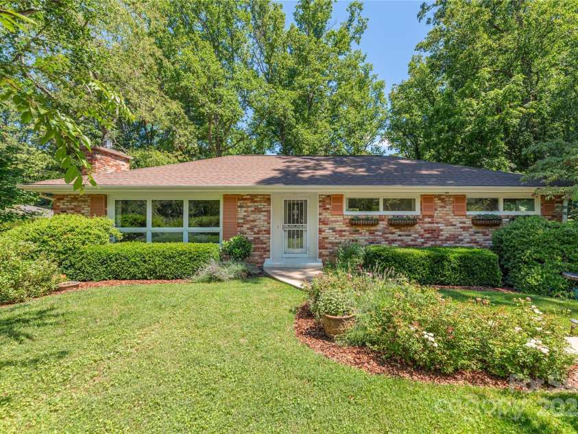 24 Woodcrest Road, Asheville, NC 28804.  MLS# CAR4280607, YatesRealty ID 27334. 