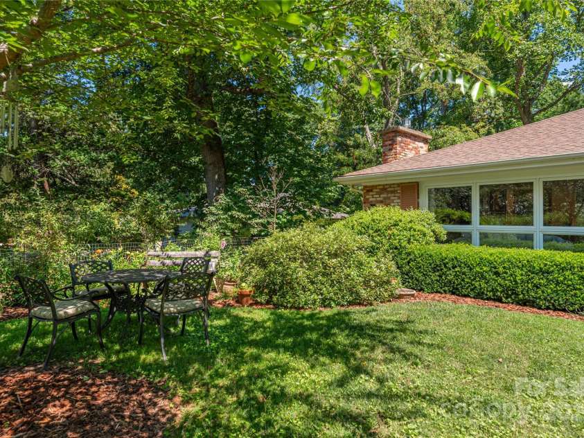 24 Woodcrest Road, Asheville, NC 28804.  MLS# CAR4280607, YatesRealty ID 27334. 