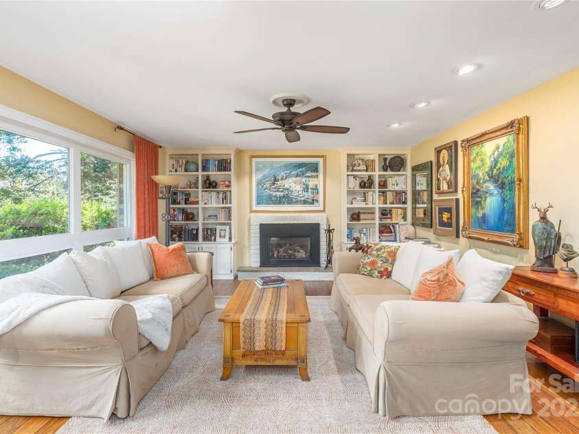 24 Woodcrest Road, Asheville, NC 28804.  MLS# CAR4280607, YatesRealty ID 27334. 