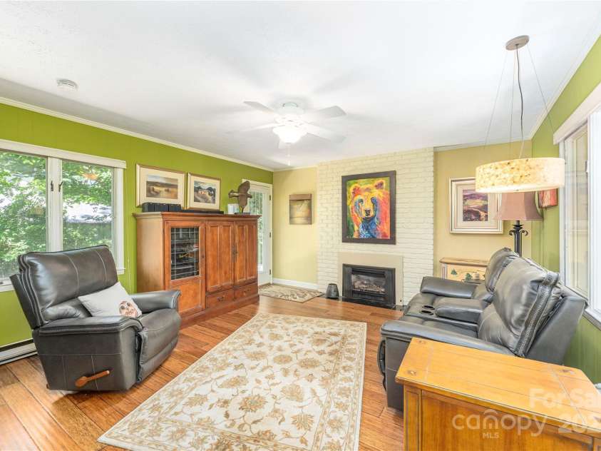24 Woodcrest Road, Asheville, NC 28804.  MLS# CAR4280607, YatesRealty ID 27334. 