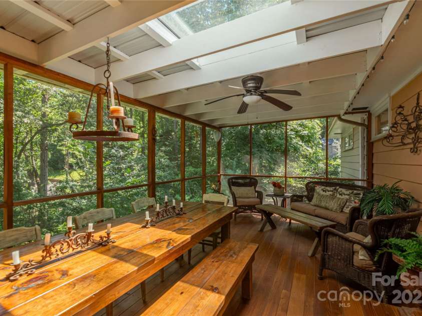 24 Woodcrest Road, Asheville, NC 28804.  MLS# CAR4280607, YatesRealty ID 27334. 