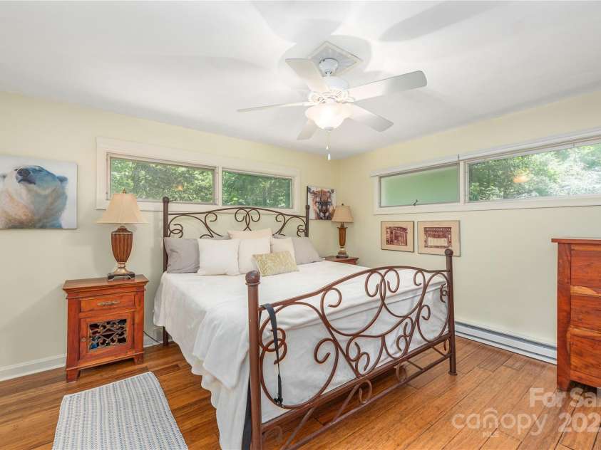 24 Woodcrest Road, Asheville, NC 28804.  MLS# CAR4280607, YatesRealty ID 27334. 