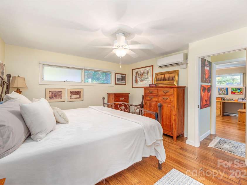 24 Woodcrest Road, Asheville, NC 28804.  MLS# CAR4280607, YatesRealty ID 27334. 