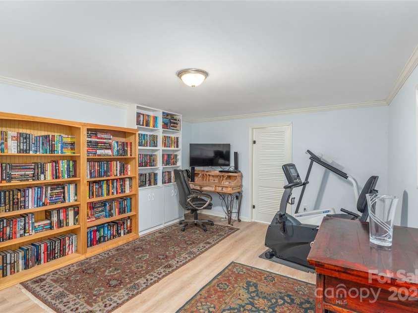 24 Woodcrest Road, Asheville, NC 28804.  MLS# CAR4280607, YatesRealty ID 27334. 