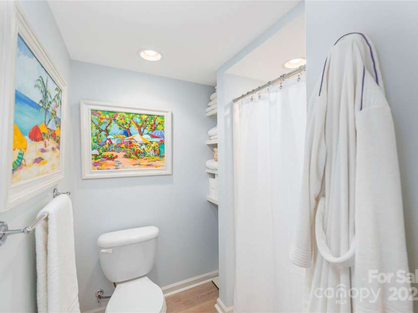 24 Woodcrest Road, Asheville, NC 28804.  MLS# CAR4280607, YatesRealty ID 27334. 