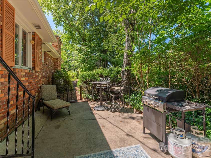 24 Woodcrest Road, Asheville, NC 28804.  MLS# CAR4280607, YatesRealty ID 27334. 