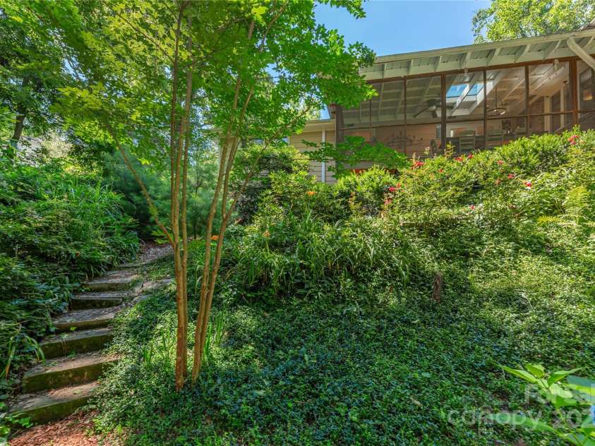 24 Woodcrest Road, Asheville, NC 28804.  MLS# CAR4280607, YatesRealty ID 27334. 