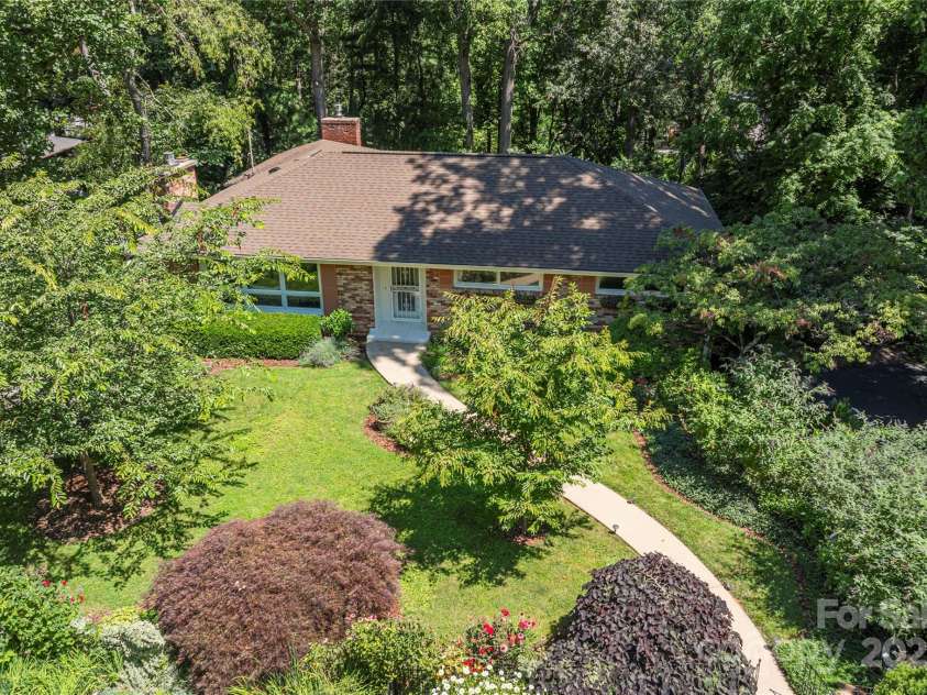 24 Woodcrest Road, Asheville, NC 28804.  MLS# CAR4280607, YatesRealty ID 27334. 