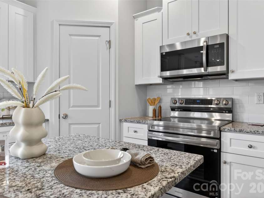 5531 Datha Avenue, Charlotte, NC 28269.  MLS# CAR4370715, YatesRealty ID 27334. Representation