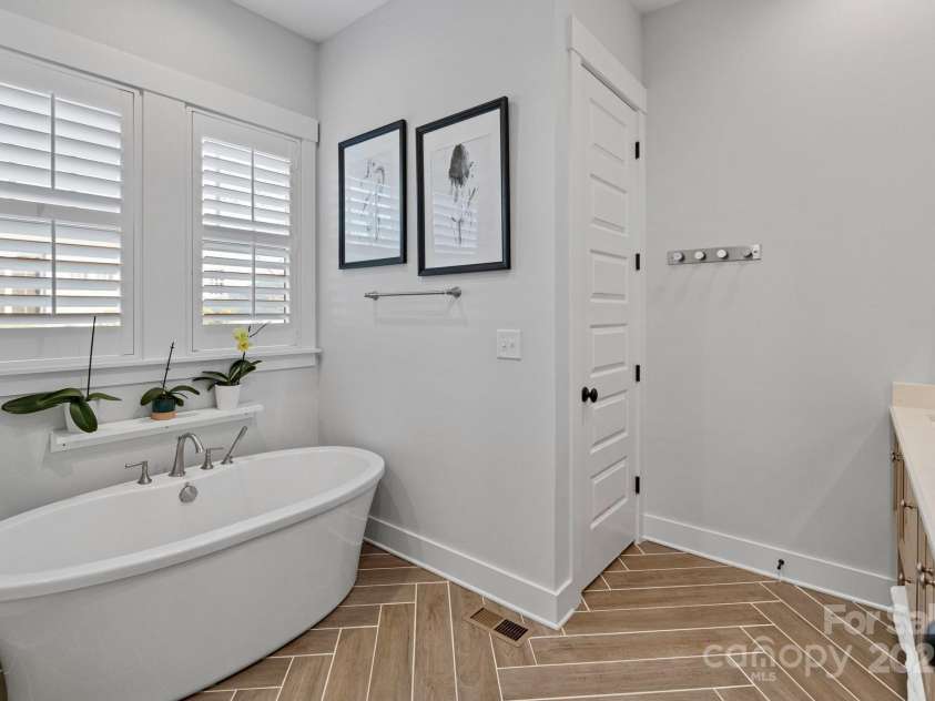 1502 Matthew Mcclure Circle, Davidson, NC 28036.  MLS# CAR4255937, YatesRealty ID 27335. 