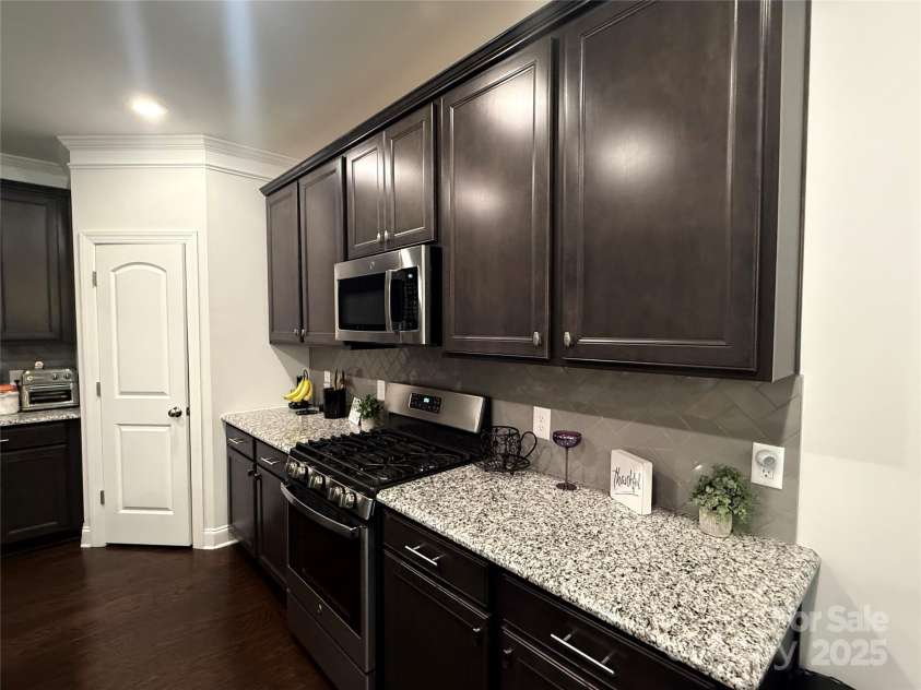 5161 Quail Forest Drive, Clemmons, NC 27012.  MLS# CAR4280243, YatesRealty ID 27336. 