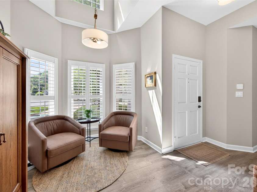 803 Water Wheel Court, Charlotte, NC 28209.  MLS# CAR4384715, YatesRealty ID 27337. Welcome to this charming Selwyn Farms home where this cozy sitting area with bay window offer a perfect place to enjoy a morning cup of coffee. 