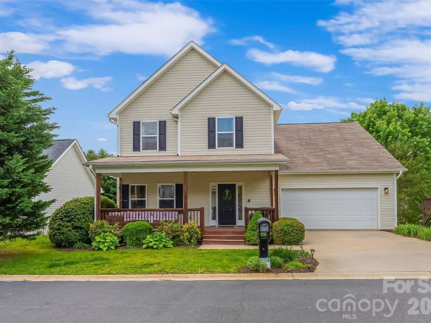 122 Fallen Spruce Drive, Asheville, NC 28806.  MLS# CAR4376844, YatesRealty ID 27338. 
