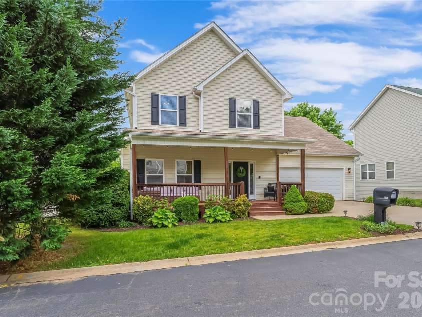 122 Fallen Spruce Drive, Asheville, NC 28806.  MLS# CAR4376844, YatesRealty ID 27338. 