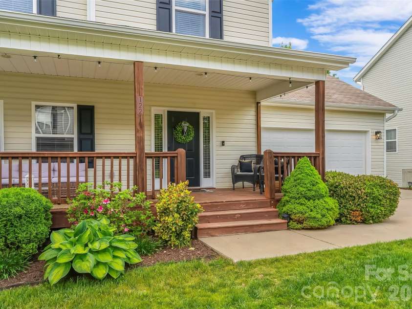 122 Fallen Spruce Drive, Asheville, NC 28806.  MLS# CAR4376844, YatesRealty ID 27338. 