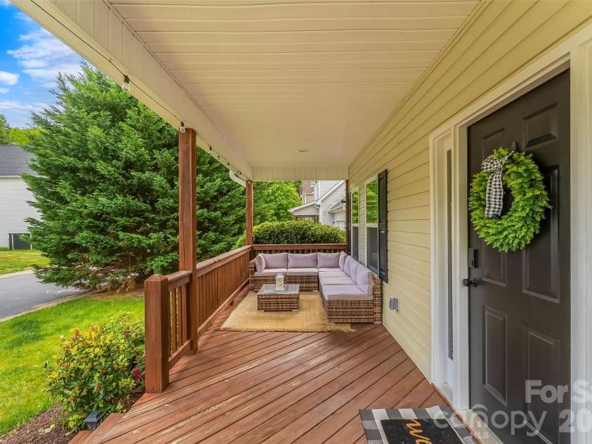 122 Fallen Spruce Drive, Asheville, NC 28806.  MLS# CAR4376844, YatesRealty ID 27338. 
