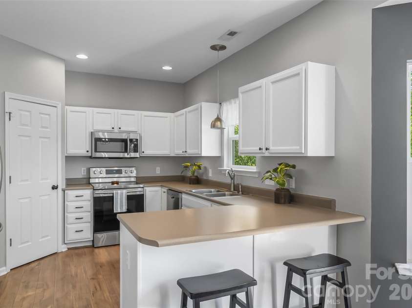 122 Fallen Spruce Drive, Asheville, NC 28806.  MLS# CAR4376844, YatesRealty ID 27338. 