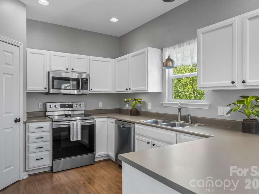 122 Fallen Spruce Drive, Asheville, NC 28806.  MLS# CAR4376844, YatesRealty ID 27338. 