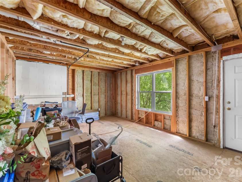122 Fallen Spruce Drive, Asheville, NC 28806.  MLS# CAR4376844, YatesRealty ID 27338. 