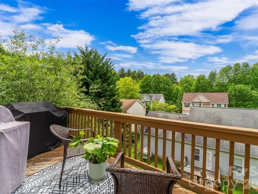 122 Fallen Spruce Drive, Asheville, NC 28806.  MLS# CAR4376844, YatesRealty ID 27338. 