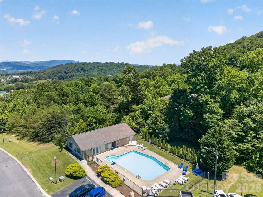 122 Fallen Spruce Drive, Asheville, NC 28806.  MLS# CAR4376844, YatesRealty ID 27338. 