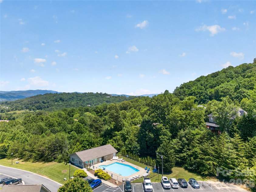 122 Fallen Spruce Drive, Asheville, NC 28806.  MLS# CAR4376844, YatesRealty ID 27338. 