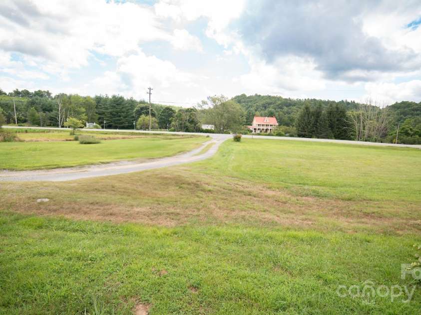 7610 Linville Falls Highway, Newland, NC 28657.  MLS# CAR4275283, YatesRealty ID 27338. Road into house