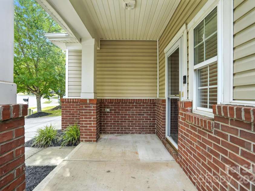 9139 Seamill Road, Charlotte, NC 28278.  MLS# CAR4279931, YatesRealty ID 27339. 