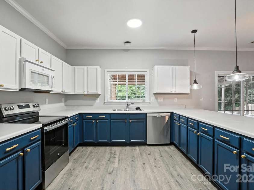 9139 Seamill Road, Charlotte, NC 28278.  MLS# CAR4279931, YatesRealty ID 27339. 