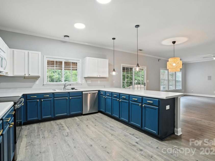 9139 Seamill Road, Charlotte, NC 28278.  MLS# CAR4279931, YatesRealty ID 27339. 