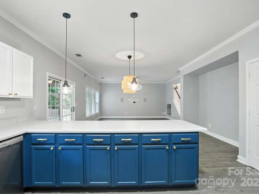 9139 Seamill Road, Charlotte, NC 28278.  MLS# CAR4279931, YatesRealty ID 27339. 