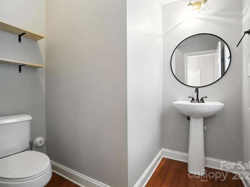 9139 Seamill Road, Charlotte, NC 28278.  MLS# CAR4279931, YatesRealty ID 27339. 