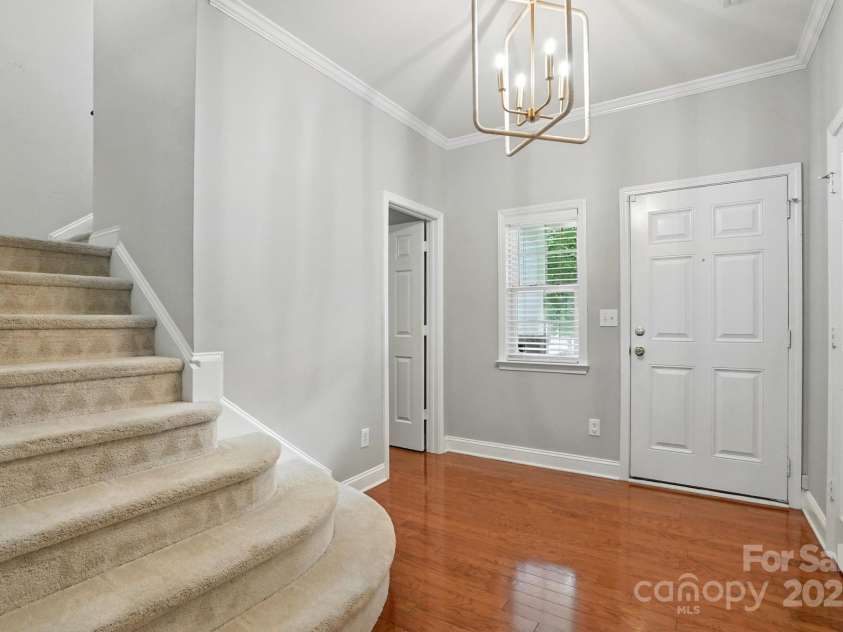 9139 Seamill Road, Charlotte, NC 28278.  MLS# CAR4279931, YatesRealty ID 27339. 
