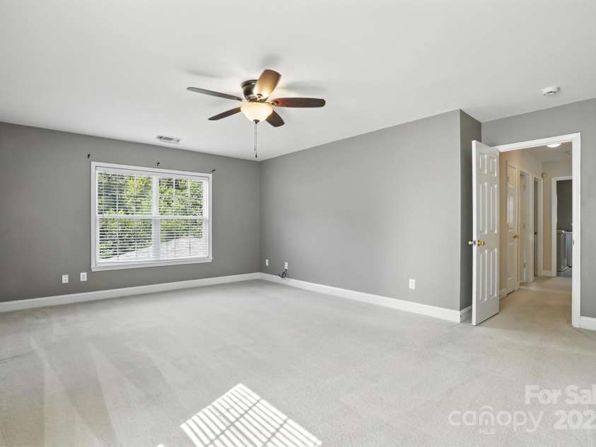 9139 Seamill Road, Charlotte, NC 28278.  MLS# CAR4279931, YatesRealty ID 27339. 