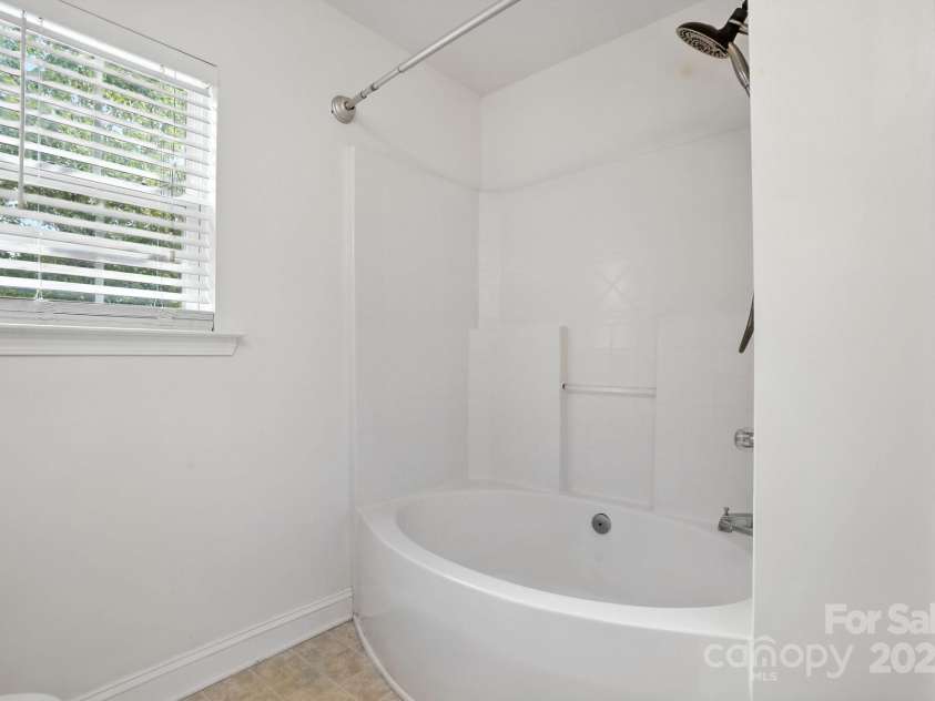 9139 Seamill Road, Charlotte, NC 28278.  MLS# CAR4279931, YatesRealty ID 27339. 