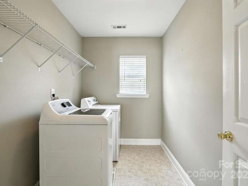 9139 Seamill Road, Charlotte, NC 28278.  MLS# CAR4279931, YatesRealty ID 27339. 