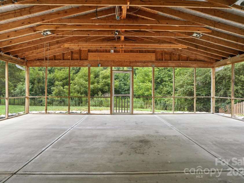 9139 Seamill Road, Charlotte, NC 28278.  MLS# CAR4279931, YatesRealty ID 27339. 