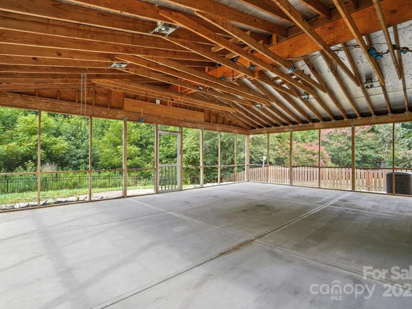 9139 Seamill Road, Charlotte, NC 28278.  MLS# CAR4279931, YatesRealty ID 27339. 