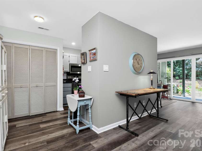 9232 Kings Canyon Drive, Charlotte, NC 28210.  MLS# CAR4380985, YatesRealty ID 27339. 