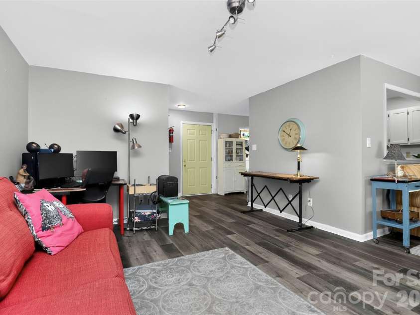 9232 Kings Canyon Drive, Charlotte, NC 28210.  MLS# CAR4380985, YatesRealty ID 27339. 