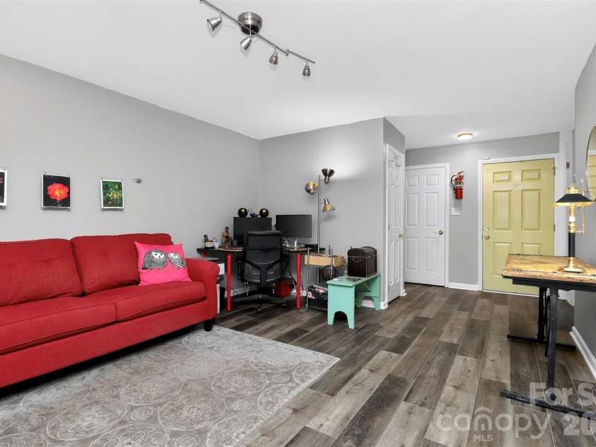 9232 Kings Canyon Drive, Charlotte, NC 28210.  MLS# CAR4380985, YatesRealty ID 27339. 