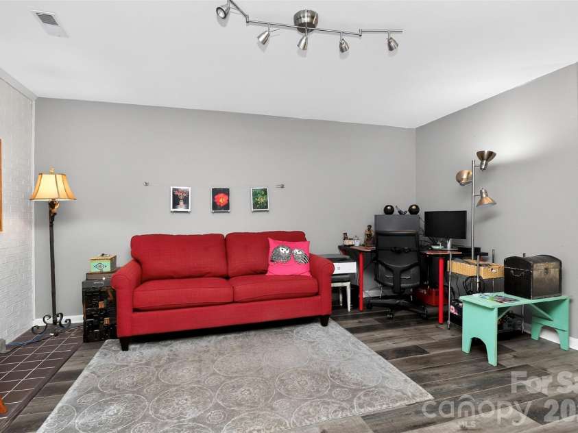 9232 Kings Canyon Drive, Charlotte, NC 28210.  MLS# CAR4380985, YatesRealty ID 27339. 